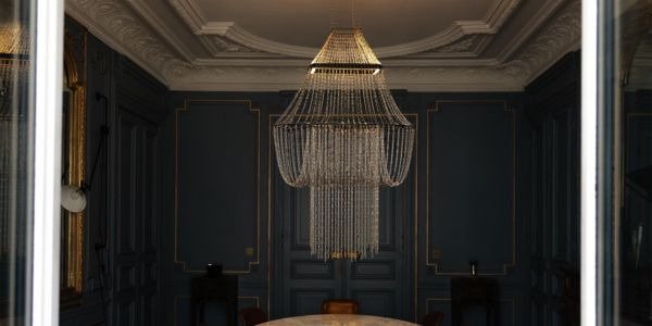 La Lampe C de DCW éditions : un lustre sculptural signé Thierry Dreyfus