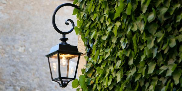 Roger Pradier® curved arm lantern: timeless outdoor elegance