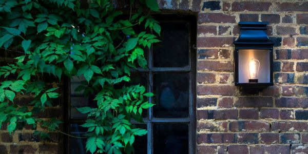 How to choose the perfect outdoor wall light for your home? Style, function & durability explained