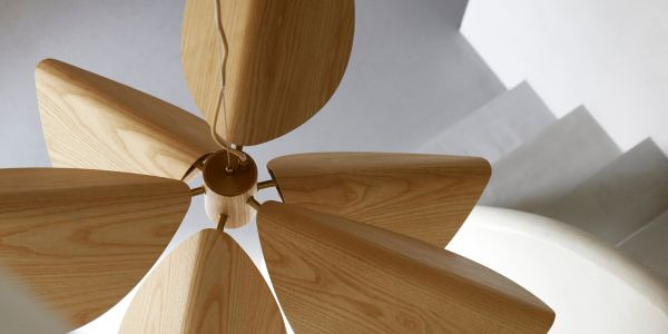 Quelle hauteur pour une suspension dans un escalier ? Le guide pratique